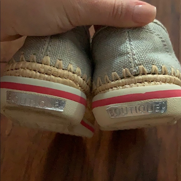 BOUTIQUE 9 Espadrille Sneaker in Siver/Grey | Size 7.5 - Picture 6 of 7